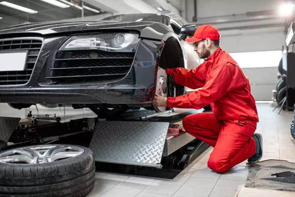 Faire changer ses 2 pneus avant rapidement suite à une crevaison chez un garagiste expert toutes marques, Douvaine, Chauvin Auto 74