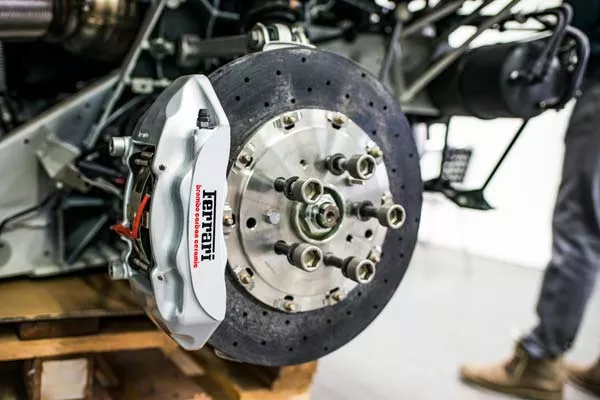 Garage pour changement de plaquettes de frein arrières sur Berlingo, Douvaine, Chauvin Auto 74